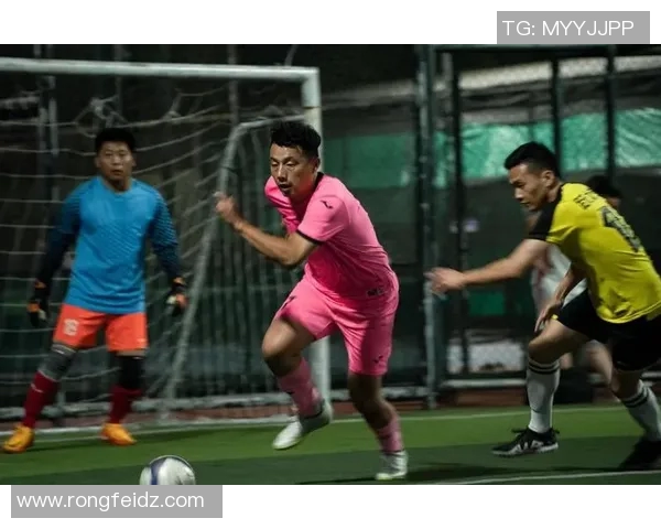 足球明星陈磊的辉煌职业生涯与成就简析